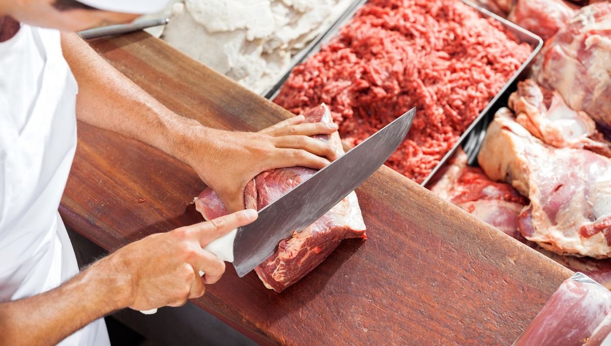 Lire la suite à propos de l’article Les Bouchers Roumains : Artisans de la Tradition et Gardiens du Patrimoine Culinaire